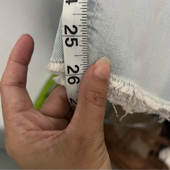 No boundaries distressed light wash skinny jeans in size 13 - Picture 12 of 12